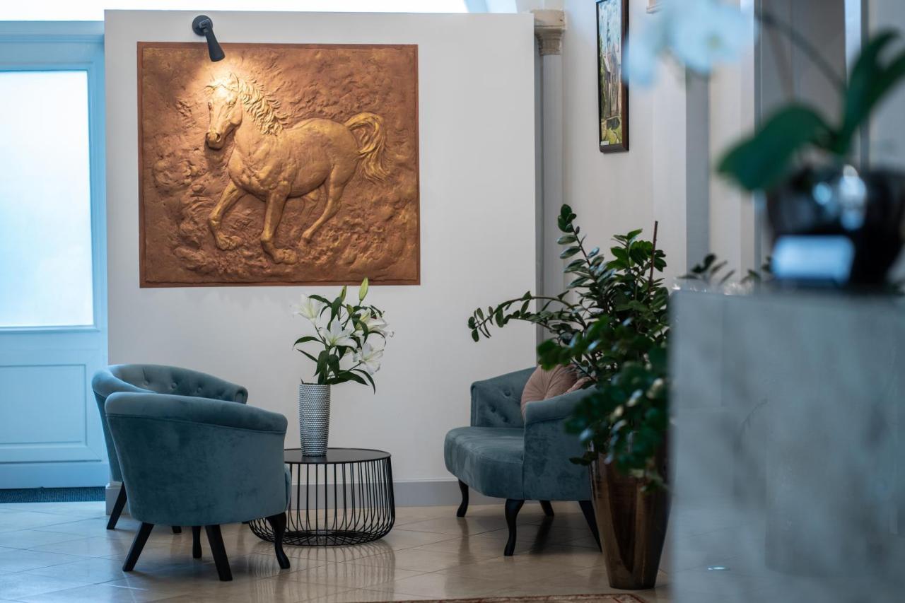 Átrium Art&Rooms Sopron Esterno foto