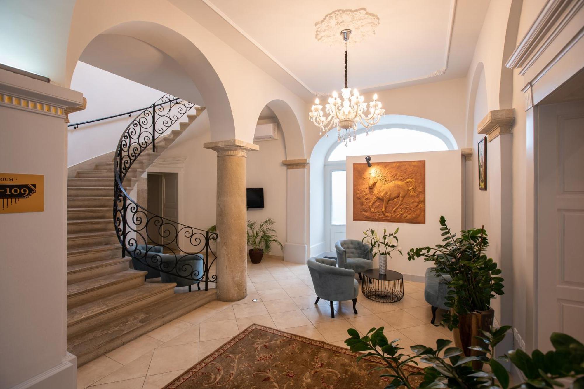 Átrium Art&Rooms Sopron Esterno foto